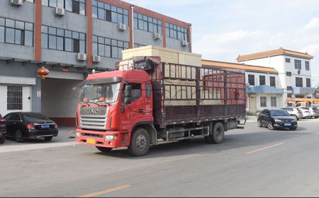 再走一批！巨寶機電外貿振動篩裝車發貨現場