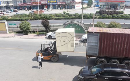 巨寶機電振動篩集裝箱裝車發貨準備